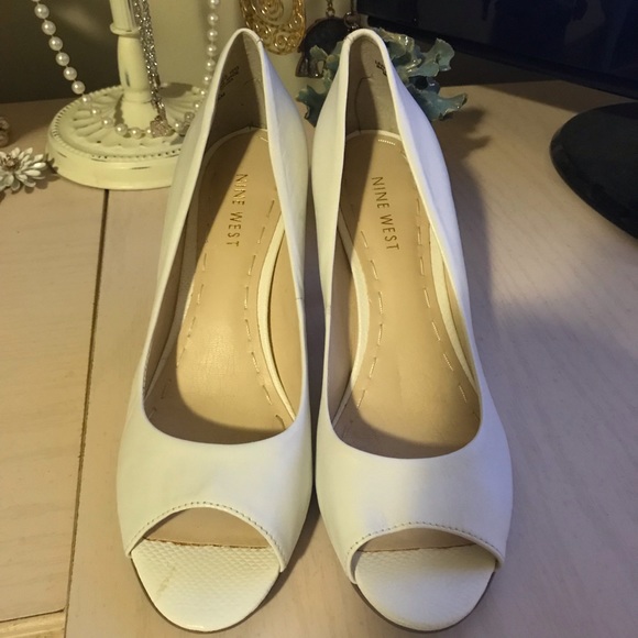 Nine West White Peep Toe Heels 6.5M - Picture 2 of 7